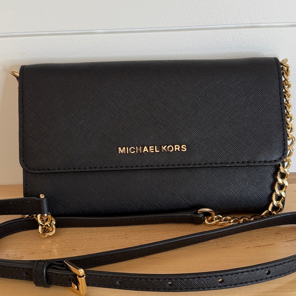 Michael Kors Black Crossbody with Gold Chain - Picture 3 of 13